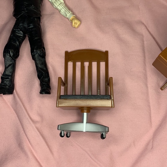 Spider-Man J Jonah Jameson Marvel Legends 2002 figure - with desk and chair - Picture 4 of 6